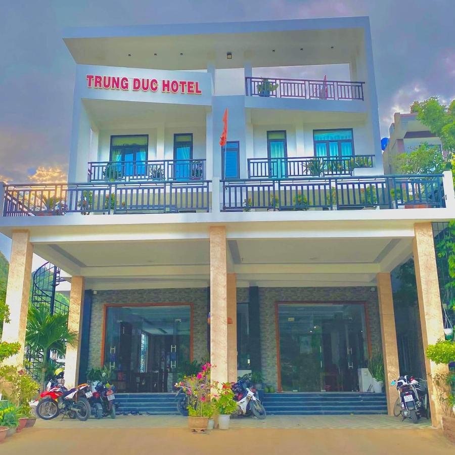 Trung Duc Hotel 퐁냐 외부 사진
